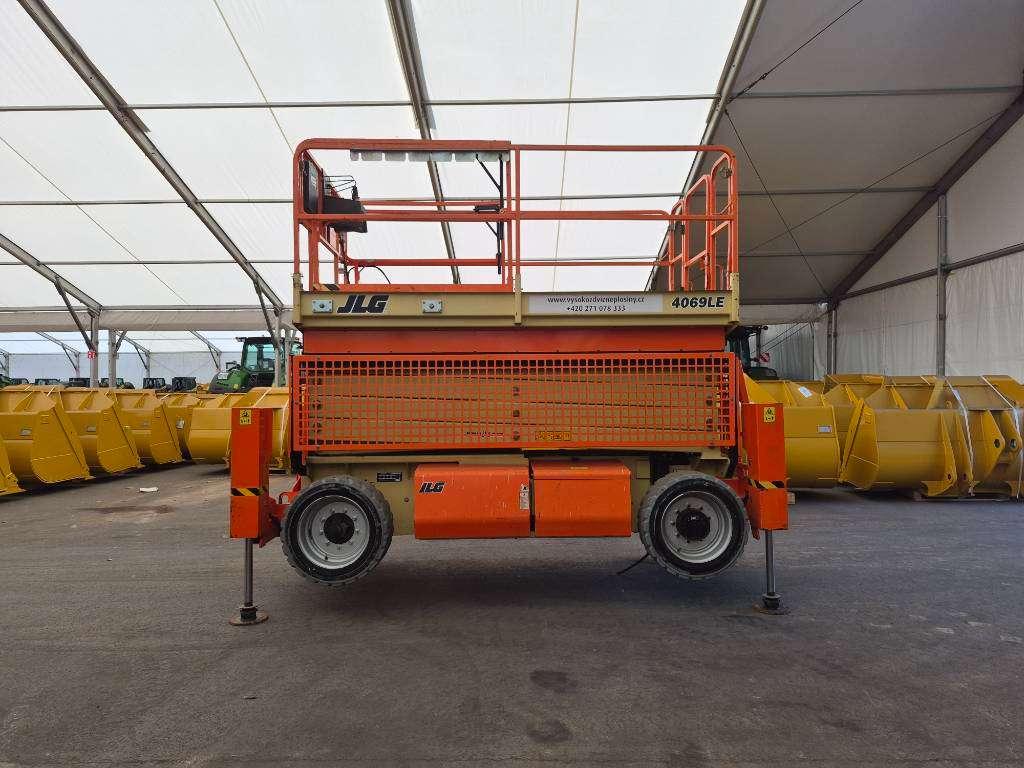 JLG 4096LE + Outiggers (Multiple units available) Photo 9