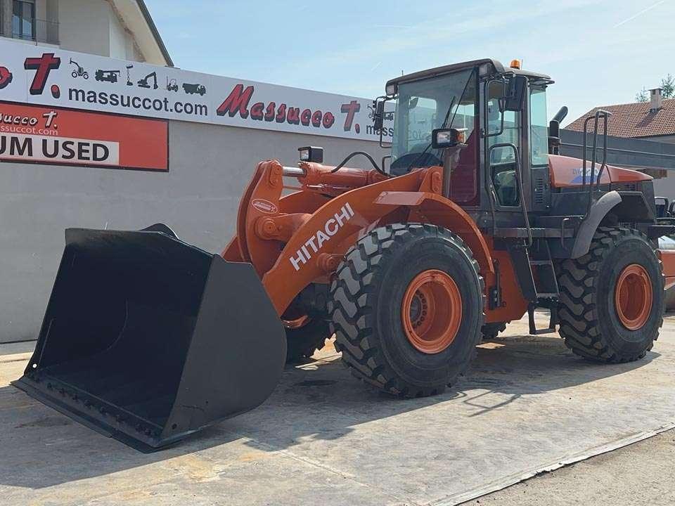 Hitachi ZW220 Photo 1