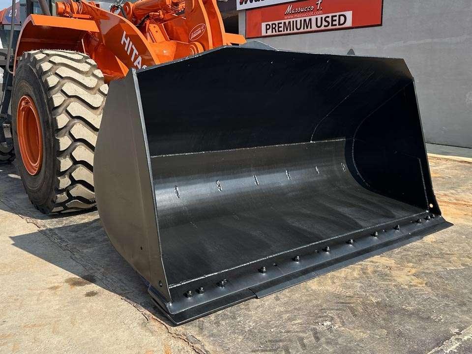 Hitachi ZW220 Photo 10