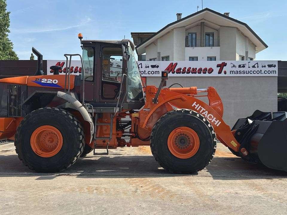Hitachi ZW220 Photo 21