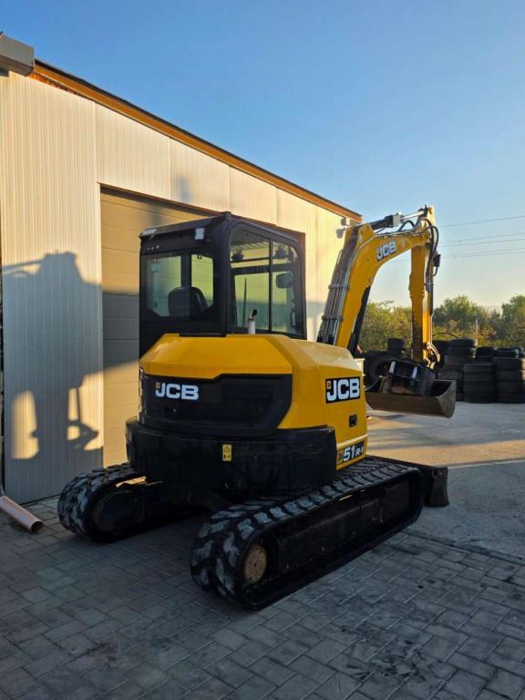 JCB 51 Photo 2