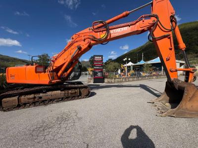 Hitachi ZX240 en vente par Nicola Gioia S.r.l.