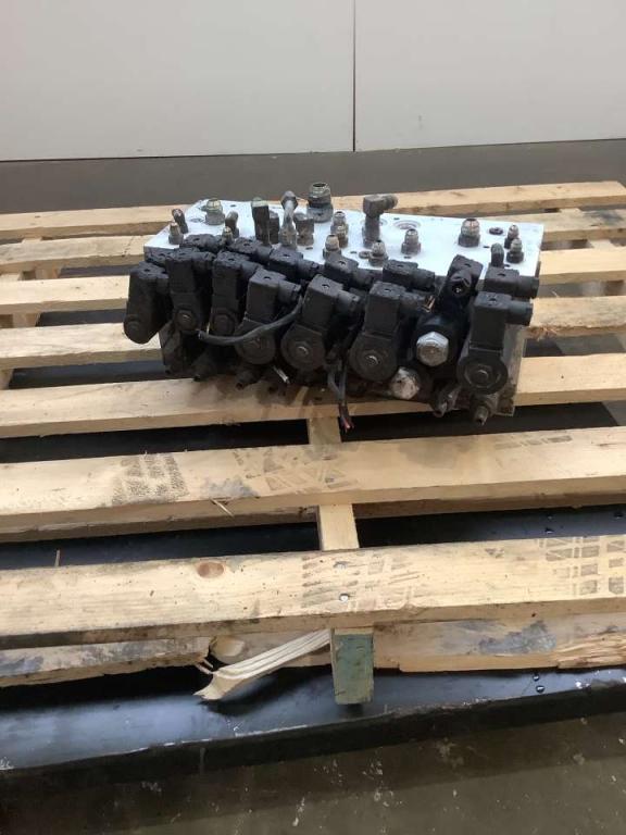 Distributeur hydraulique pour JLG LIFT 450 AJ Photo 4