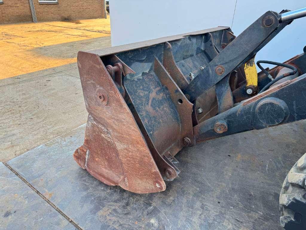Caterpillar 432D - Telescopic Boom / Hammer Lines Photo 14