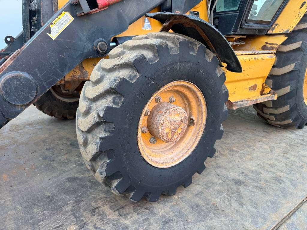 Caterpillar 432D - Telescopic Boom / Hammer Lines Photo 27