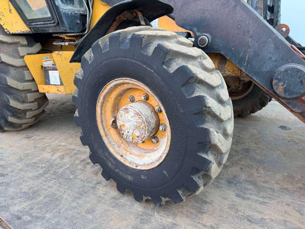 Caterpillar 432D - Telescopic Boom / Hammer Lines Photo 30
