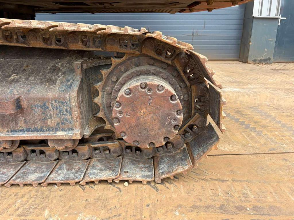 Hitachi ZX210LC-6 Photo 12