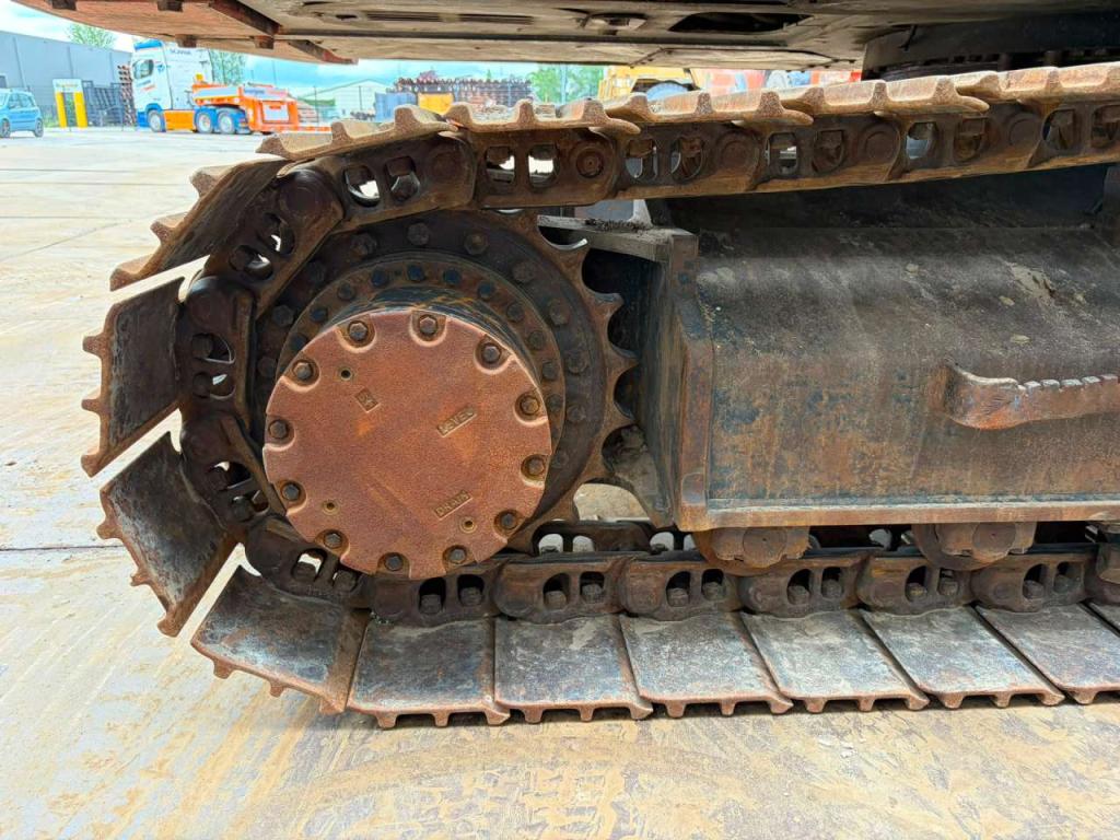 Hitachi ZX210LC-6 Photo 15