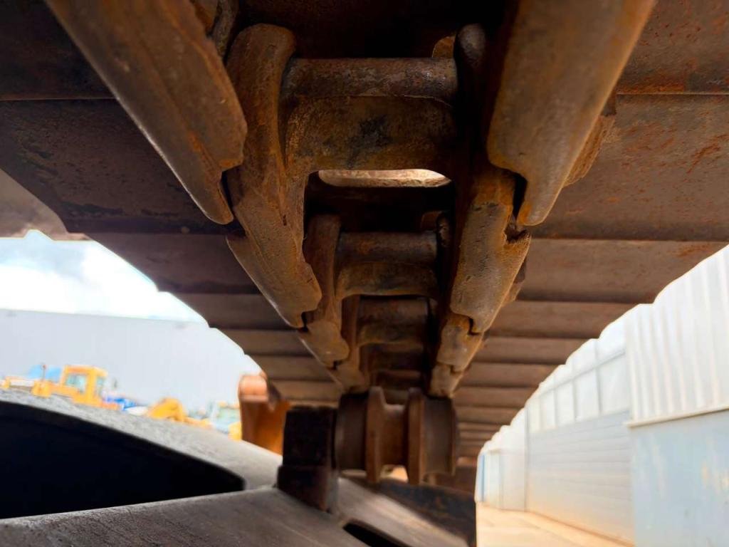 Hitachi ZX210LC-6 Photo 18