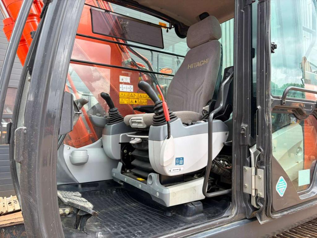 Hitachi ZX210LC-6 Photo 20