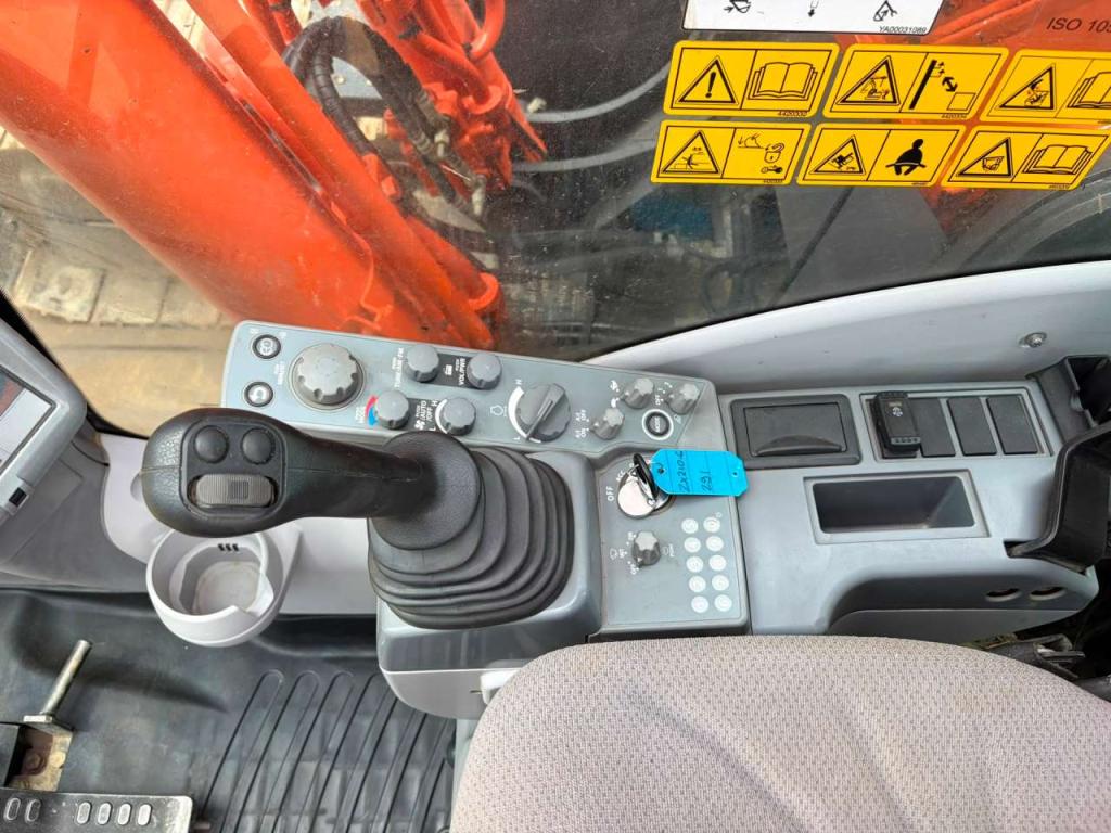 Hitachi ZX210LC-6 Photo 24