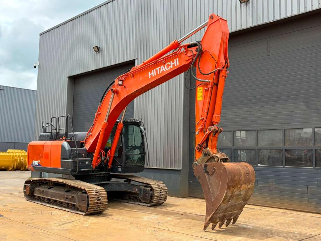 Hitachi ZX210LC-6 Photo 7