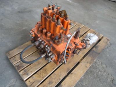 Distributeur hydraulique pour Fiat Hitachi FH300 - FH330 en vente par OLM 90 Srl