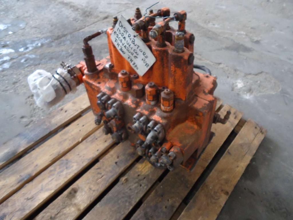 Distributeur hydraulique pour Fiat Hitachi FH300 - FH330 Photo 2