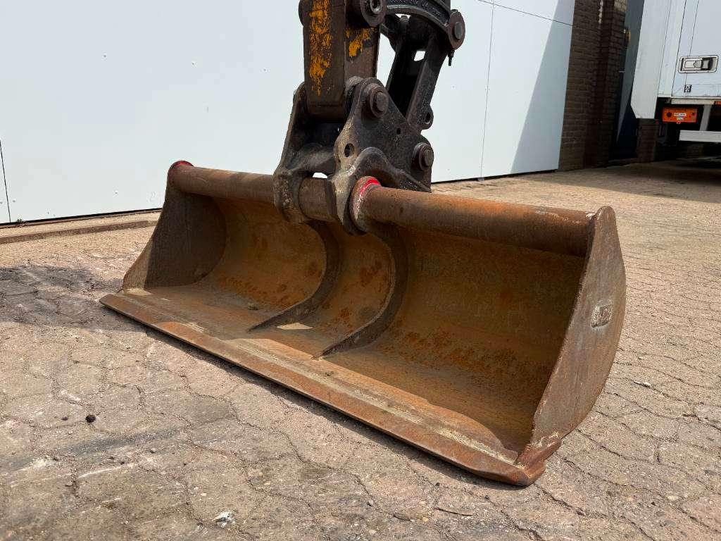 JCB 48Z-1 - Hammer Lines / Quick Coupler Photo 14