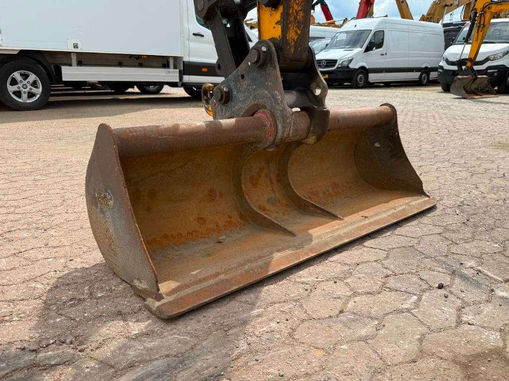 JCB 48Z-1 - Hammer Lines / Quick Coupler Photo 15