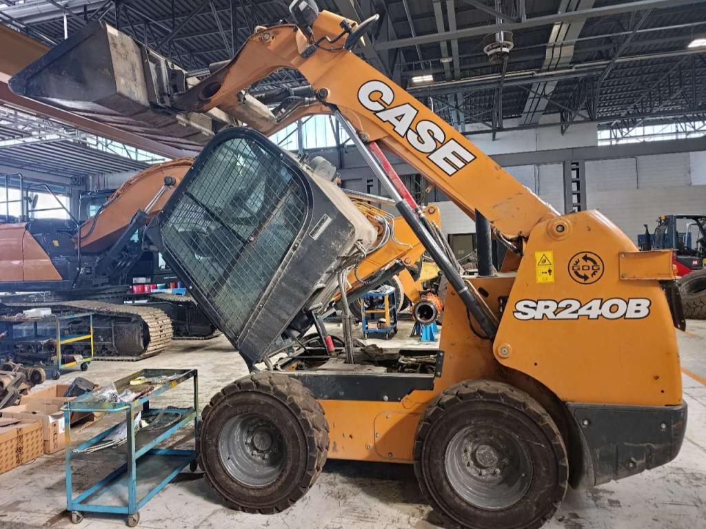 Case SR240B Photo 3