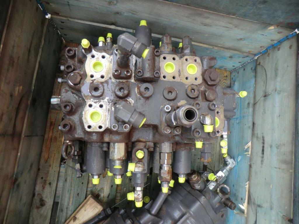 Distributeur hydraulique pour Volvo EC210C L Photo 3