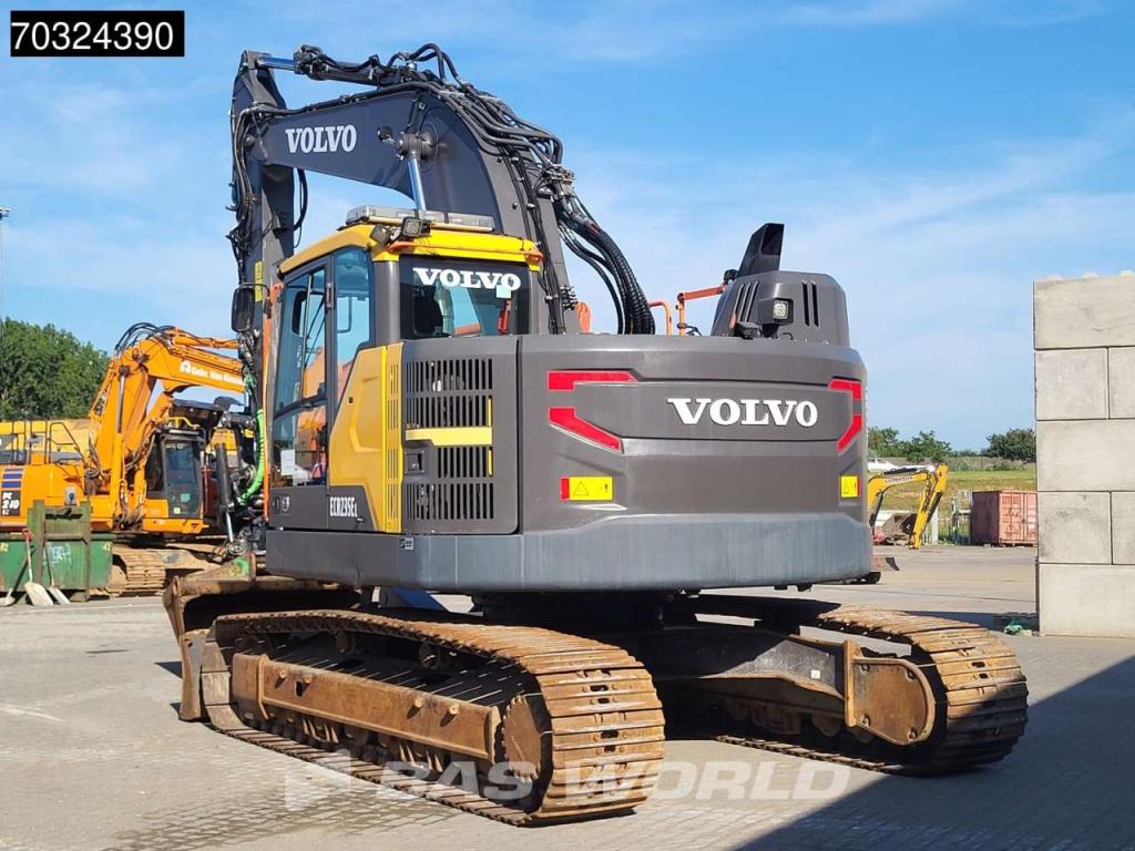 Volvo ECR235 E L Tiltrotator - Blade Photo 2