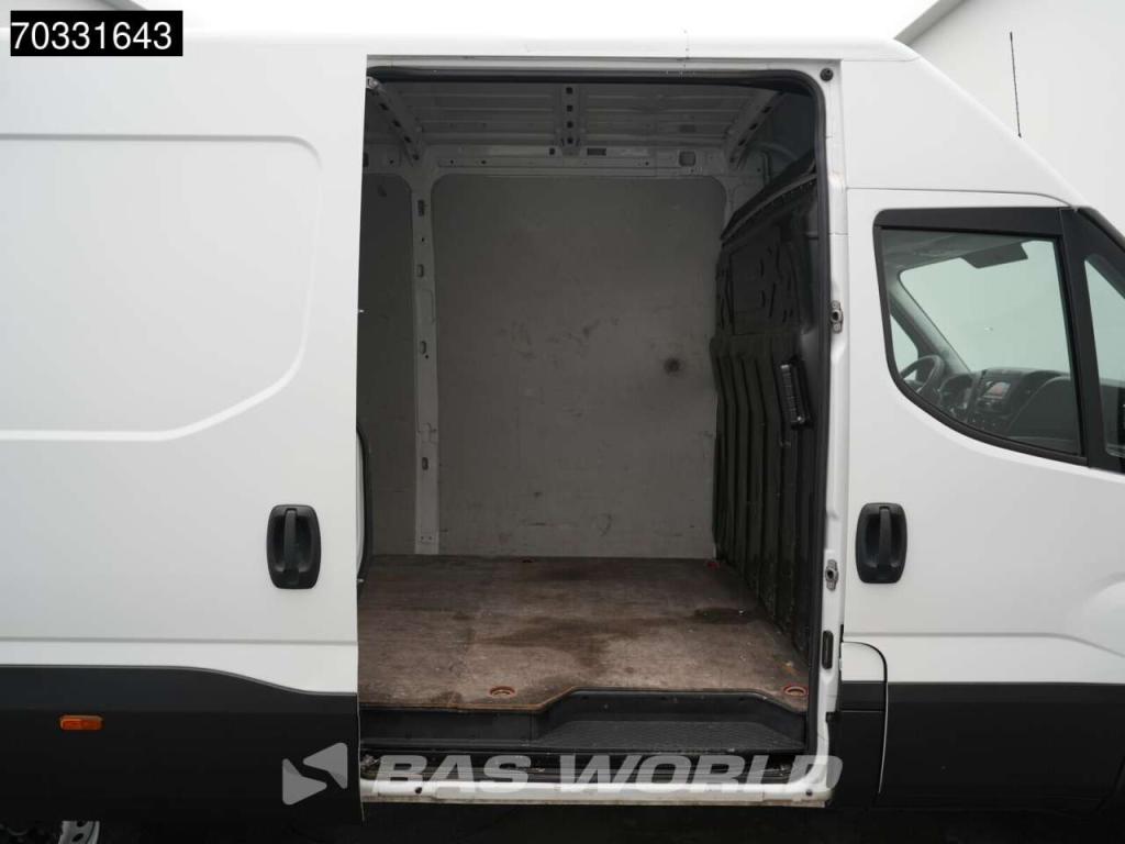 Iveco Daily 35S14 L2H2 Airco Cruise 3500kg trekgewicht 3520L Airco Cruise control Photo 11