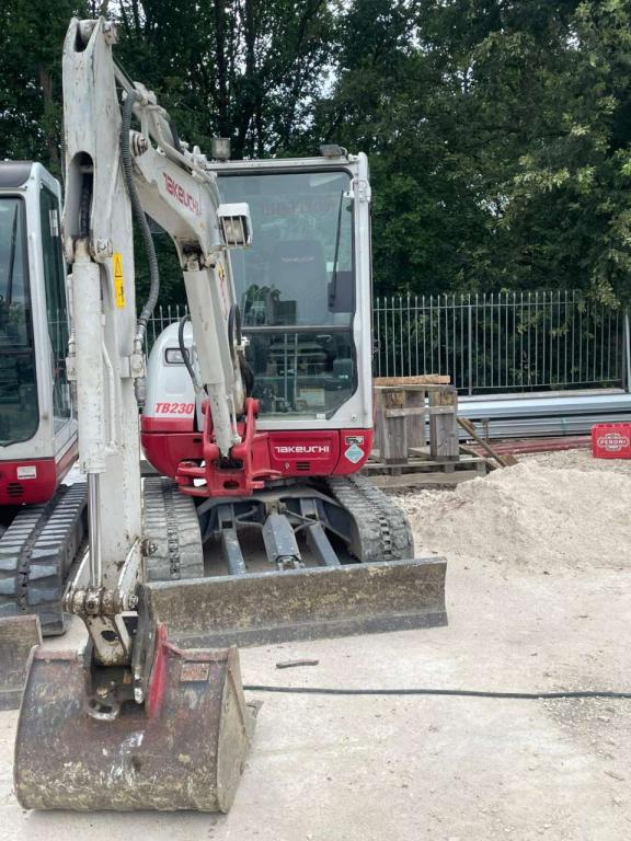 Takeuchi TB230 Photo 6