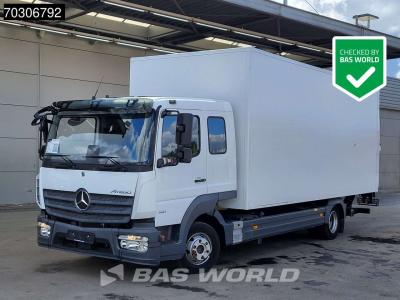 Mercedes Atego 821 4X2 8tonner Automatic crewcab 6 seats 1000kg Ladebordwand Euro 6 en vente par BAS World B.V.