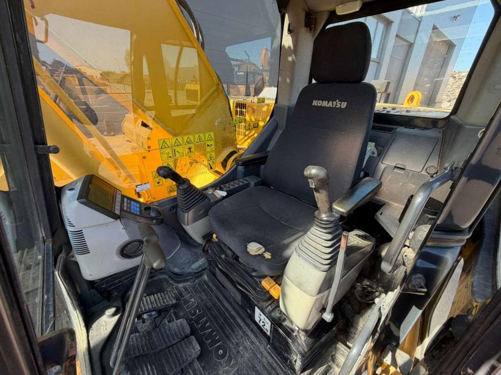 Komatsu PC228USLC-8 Photo 20