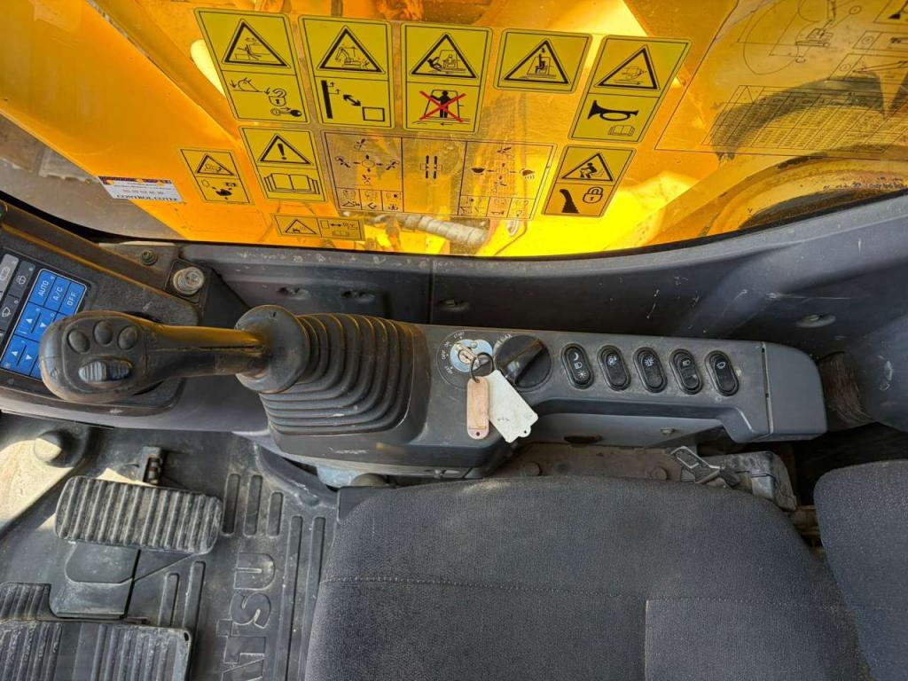 Komatsu PC228USLC-8 Photo 24