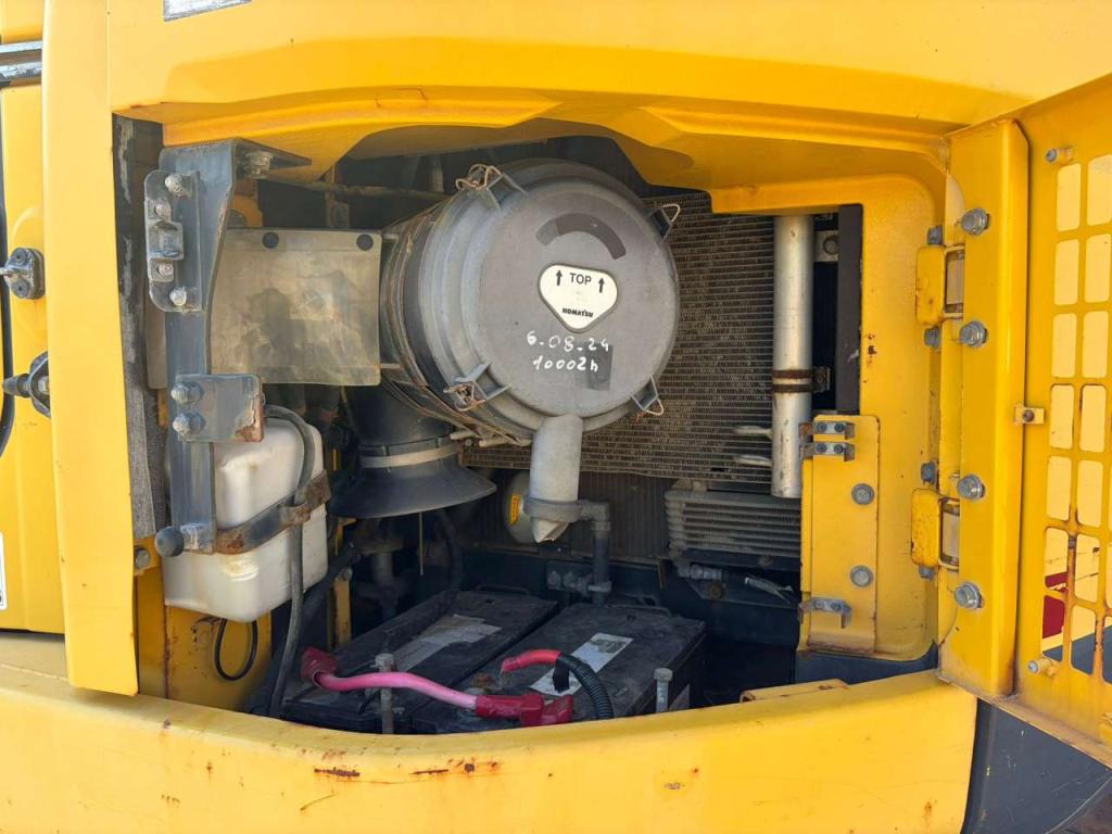 Komatsu PC228USLC-8 Photo 30