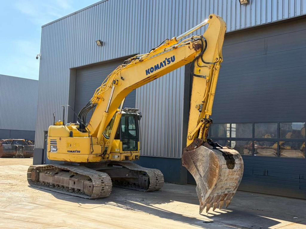 Komatsu PC228USLC-8 Photo 7