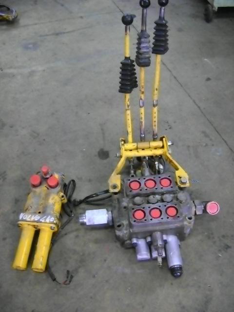 Distributeur hydraulique pour Volvo 4400 Photo 1
