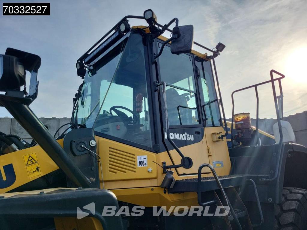 Komatsu WA380-7 Photo 11