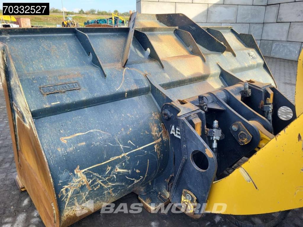 Komatsu WA380-7 Photo 16