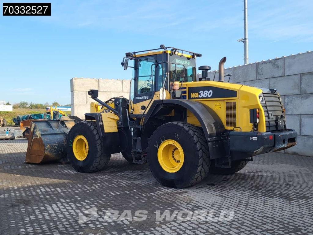 Komatsu WA380-7 Photo 2
