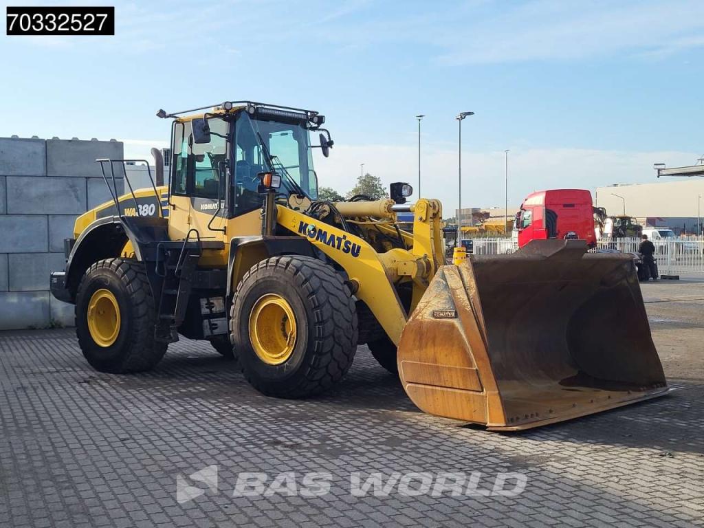 Komatsu WA380-7 Photo 7