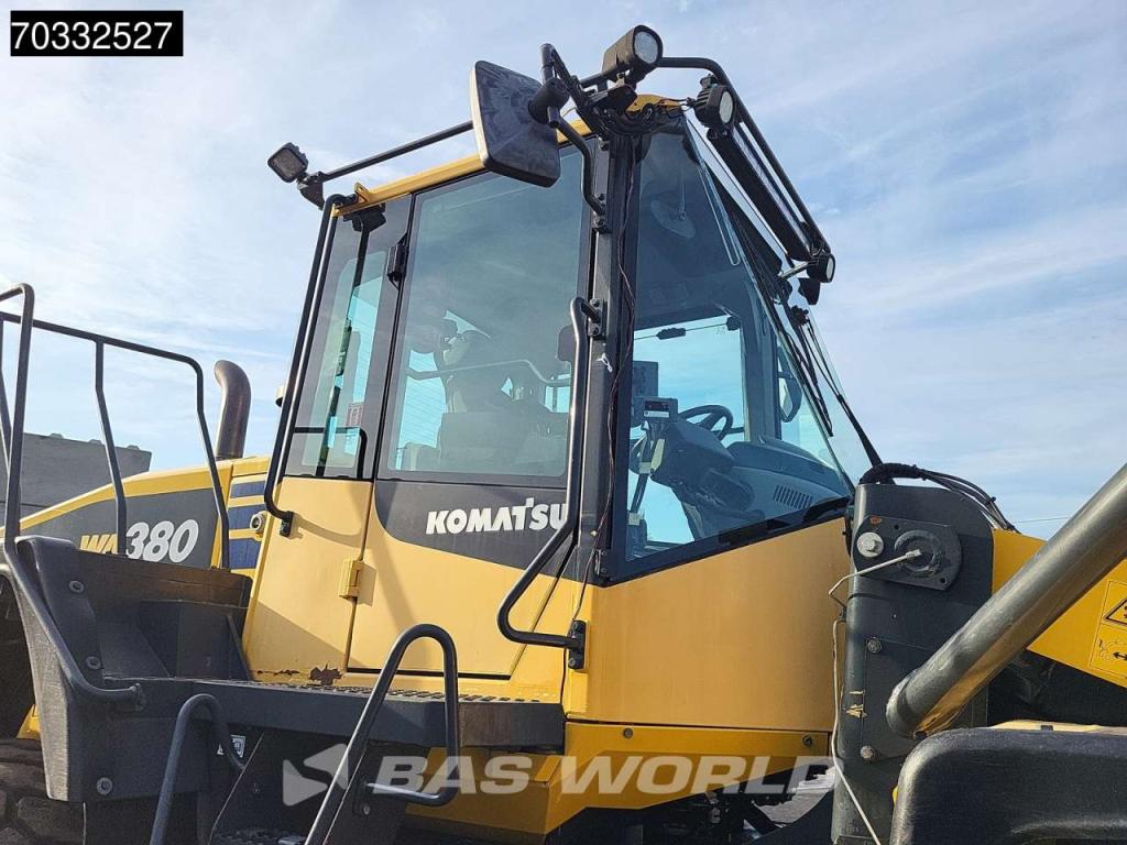 Komatsu WA380-7 Photo 9