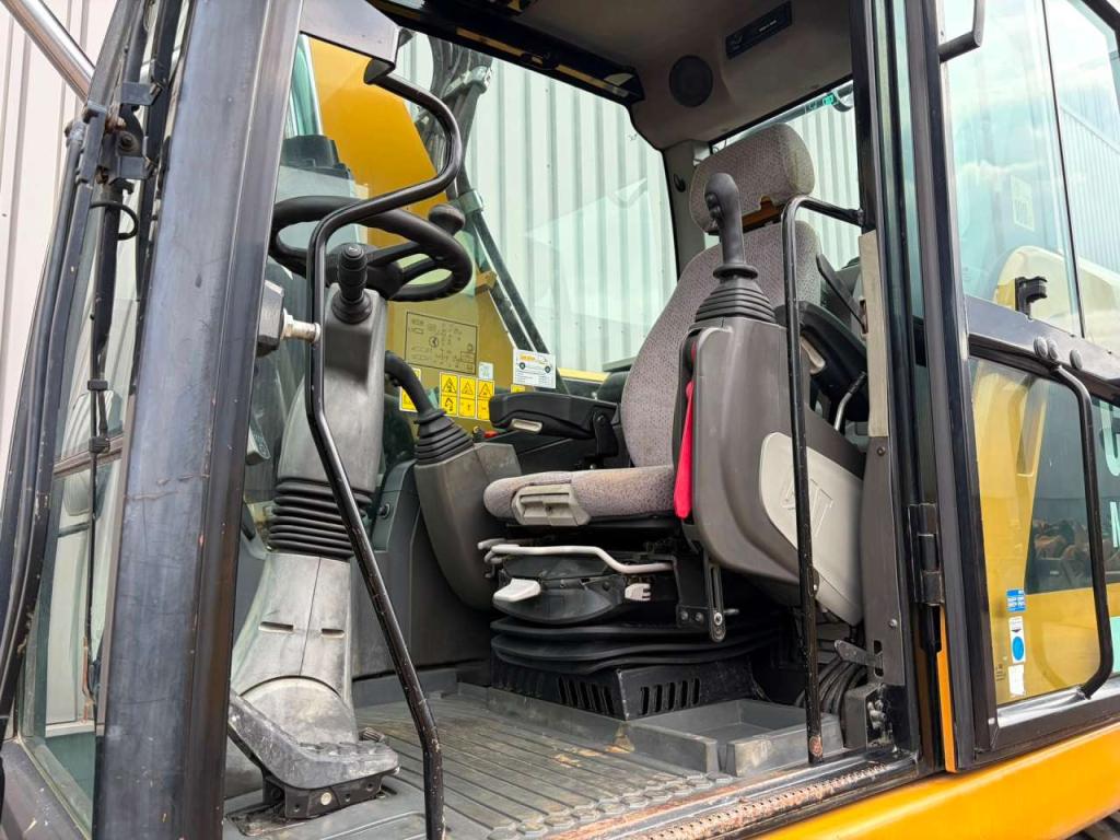 Caterpillar M318F Photo 17