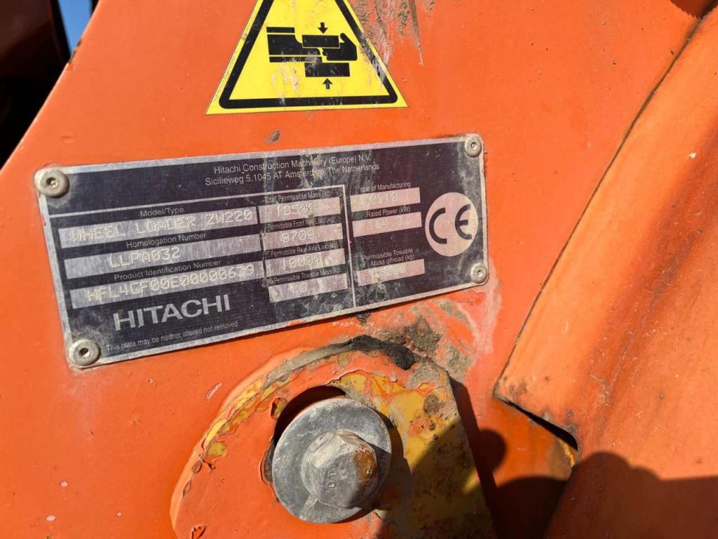 Hitachi ZX220 Photo 3