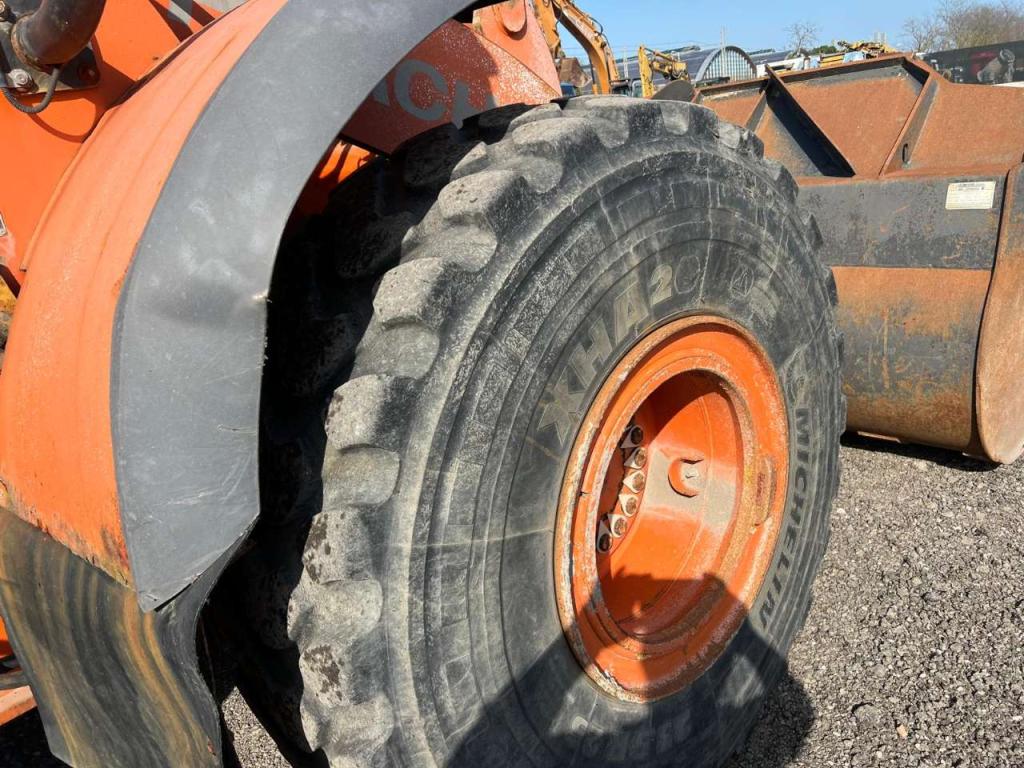 Hitachi ZX220 Photo 4