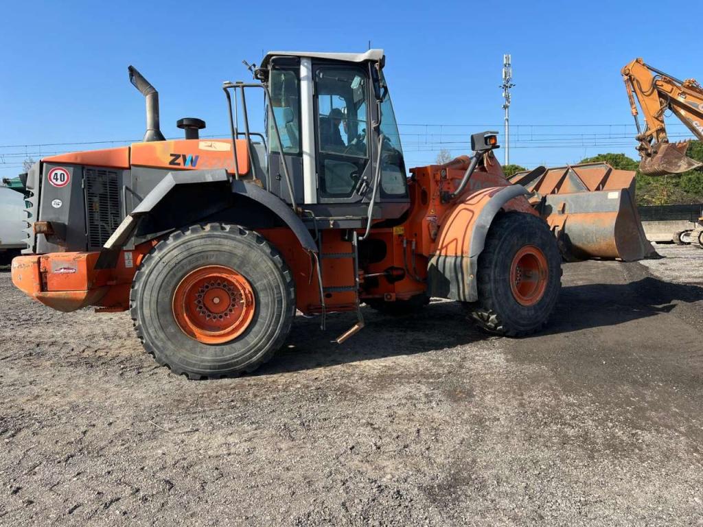 Hitachi ZX220 Photo 8