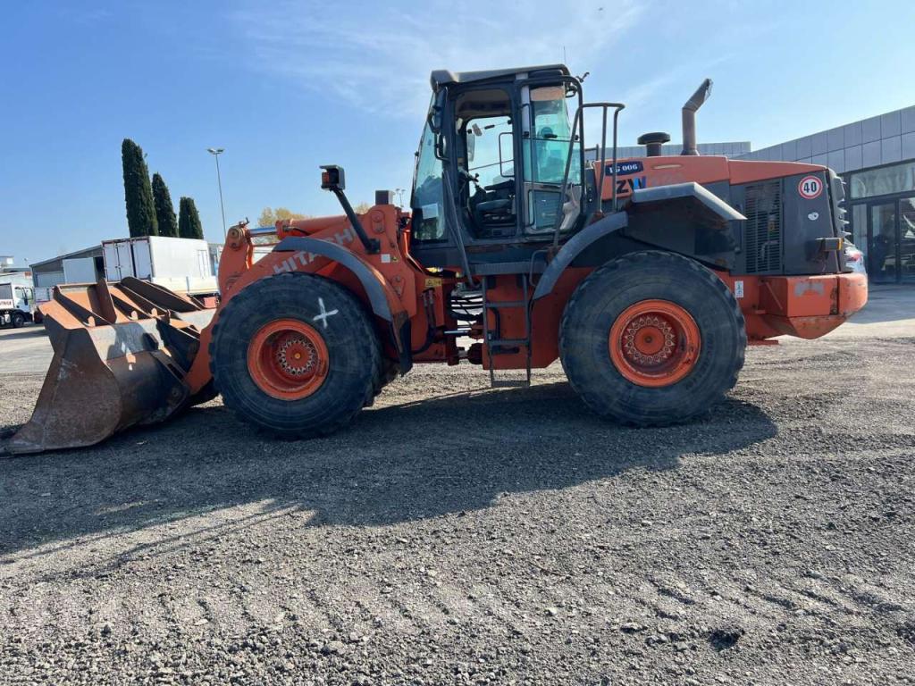 Hitachi ZX220 Photo 9