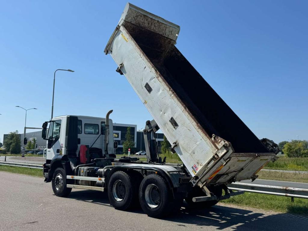 Iveco Trakker 410 6x4 Kipper Photo 11