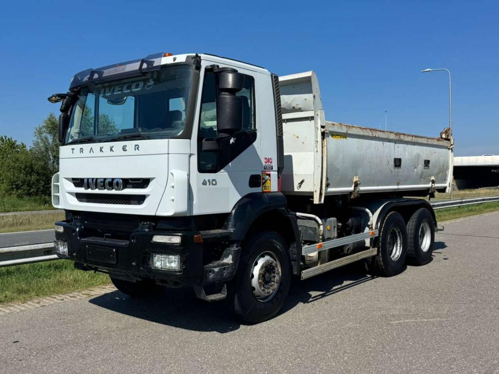 Iveco Trakker 410 6x4 Kipper Photo 2