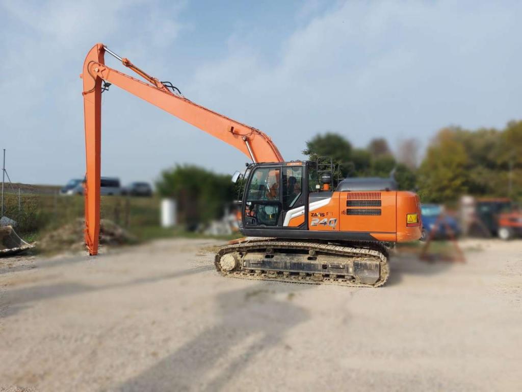 Hyundai long reach boom Photo 1