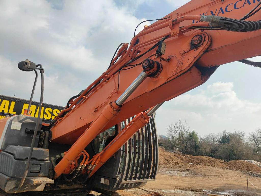 Hitachi ZX240 Photo 10