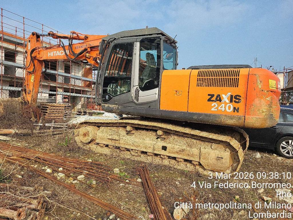 Hitachi ZX240 Photo 2