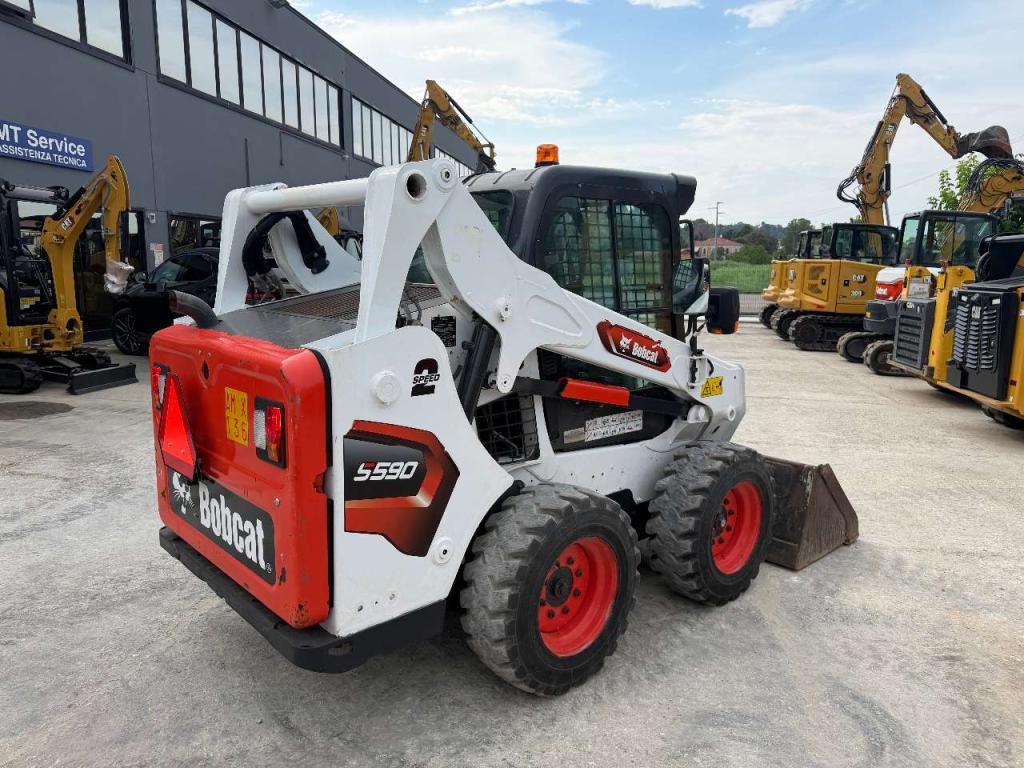 Bobcat S590 Photo 2