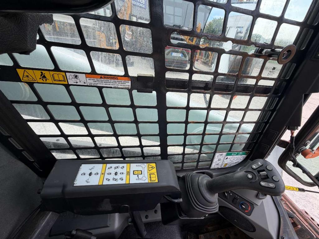 Bobcat S590 Photo 8