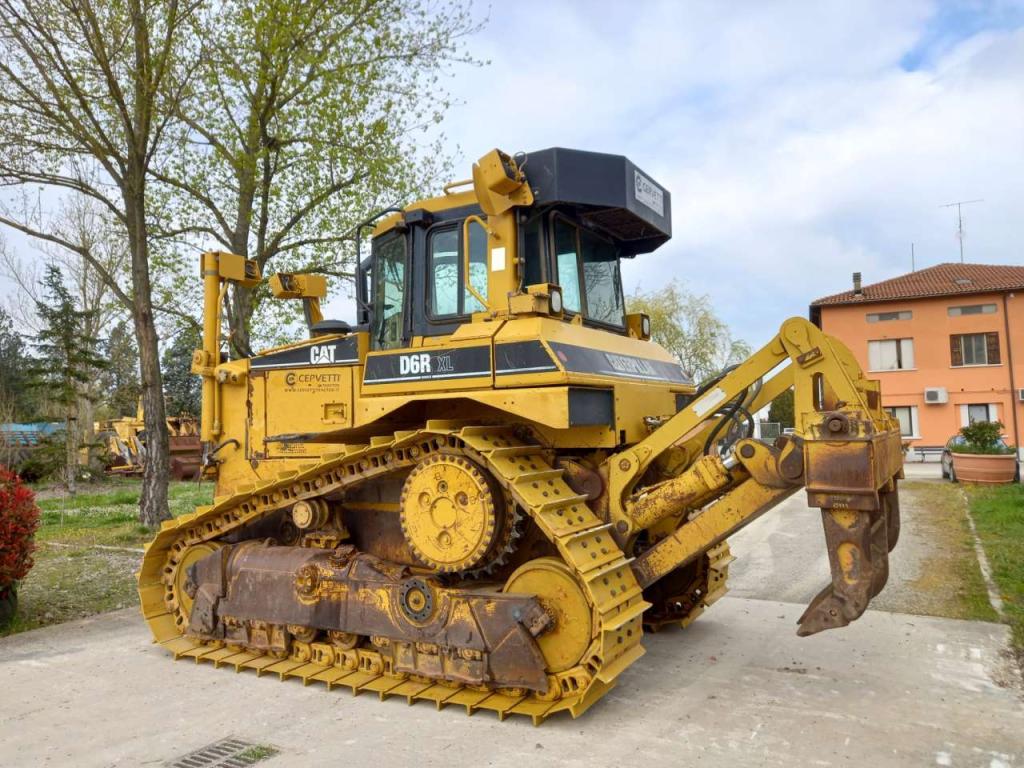 Caterpillar D6R II XL Photo 3