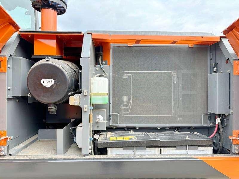 Hitachi ZX220LC-5G / 2025 ULTRA MODEL / ISUZU ENGINE Photo 18